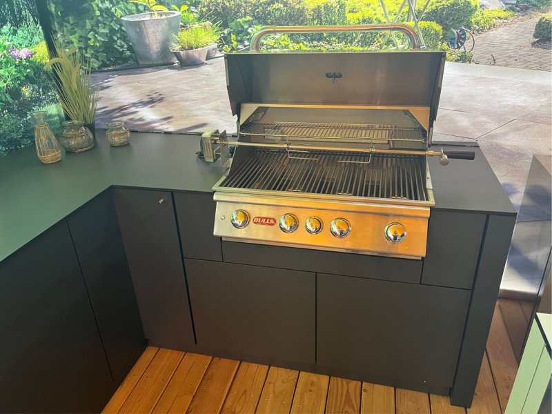 Grillfürst Outdoor Küche über Eck inkl. Bull Angus Gasgrill & Monolith Classic Pro Keramikgrill- Ausstellungsstück Singen