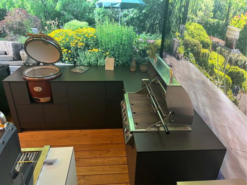 Grillfürst Outdoor Küche über Eck inkl. Bull Angus Gasgrill & Monolith Classic Pro Keramikgrill- Ausstellungsstück Singen