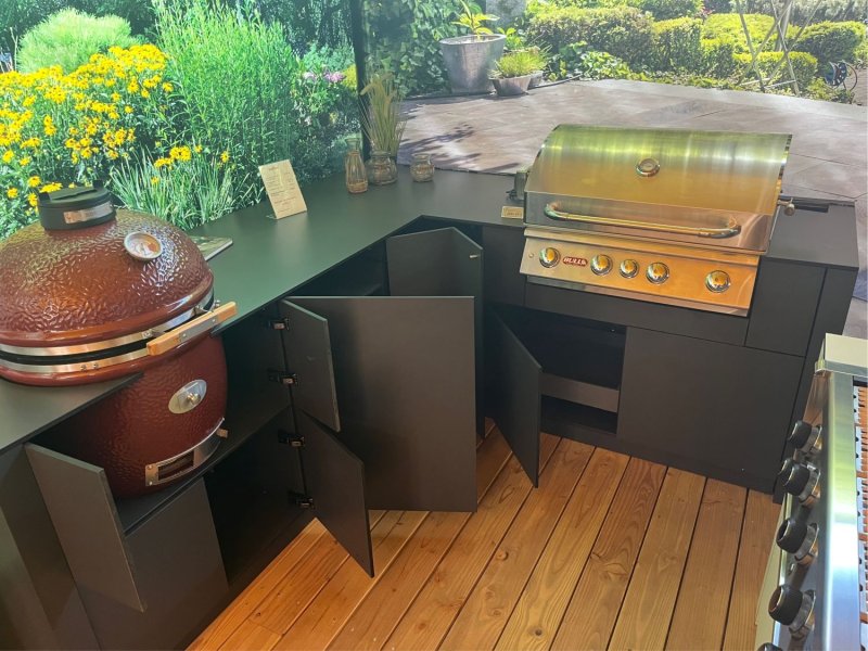 Grillfürst Outdoor Küche über Eck inkl. Bull Angus Gasgrill & Monolith Classic Pro Keramikgrill- Ausstellungsstück Singen