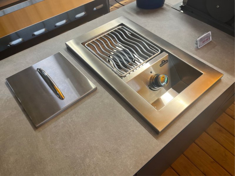 Grillfürst Outdoor Küche mit Napoleon Einbaugrill Prestige PRO 500, Seitenkocher BI-10, Spülbecken inkl. Armatur und Schubladen - Ausstellungsstück Singen
