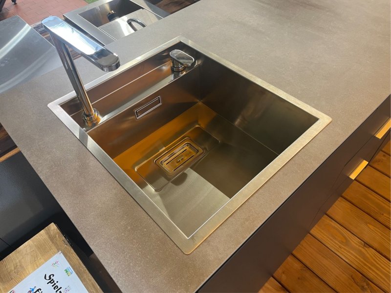 Grillfürst Outdoor Küche mit Napoleon Einbaugrill Prestige PRO 500, Seitenkocher BI-10, Spülbecken inkl. Armatur und Schubladen - Ausstellungsstück Singen
