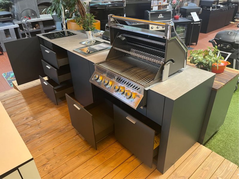 Grillfürst Outdoor Küche mit Napoleon Einbaugrill Prestige PRO 500, Seitenkocher BI-10, Spülbecken inkl. Armatur und Schubladen - Ausstellungsstück Singen