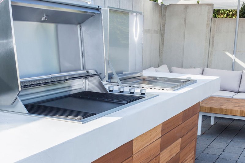 Grillfürst Outdoor Küche mit Beton-Arbeitsplatte und HPL-Unterschrank - mit edler Holzverkleidung (300 cm x 80 cm) - mit Einbaugrill und Planchagrill