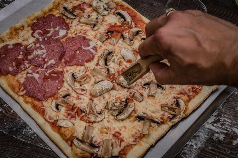 Grillfürst Pizzastein eckig 40 x 30 cm mit Pizzablech