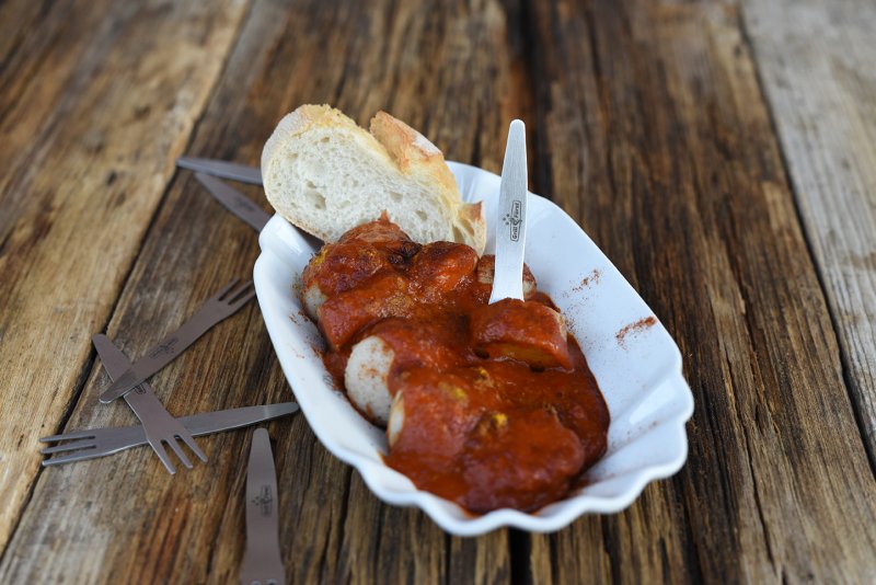 Grillfürst Promo-Pack: 100 Stück Deluxe Edelstahl Pommesgabel mit Etui 8,5 cm