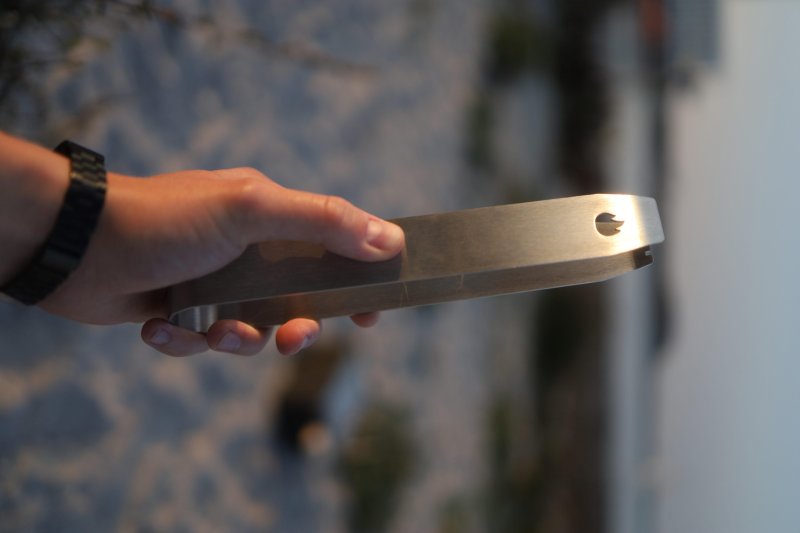 Knister Grillzange inkl. Flaschenöffner und Rost-Hebe Funktion