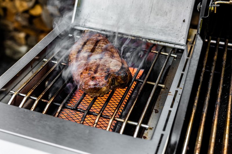 Grillfürst G510G 5-Brenner Gasgrill - 1. FC Köln Edition - Gusseisenroste