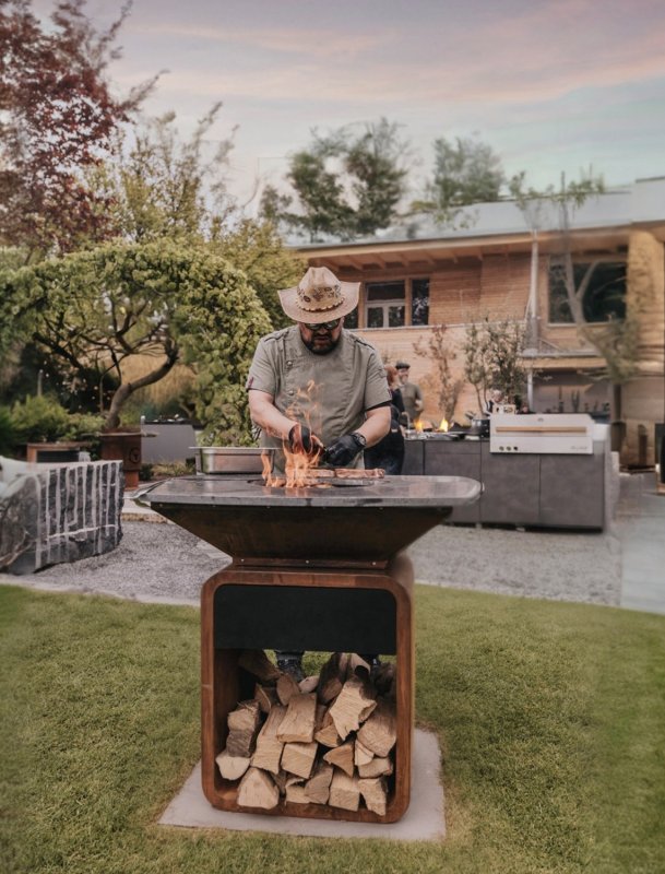 Moesta One Fireplace - Cortenstahl mit Lavastein Feuerplatte