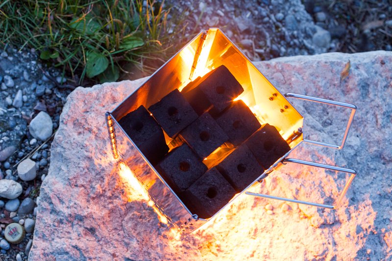 McBrikett Klappkamin / zusammenklappbarer Anzündkamin