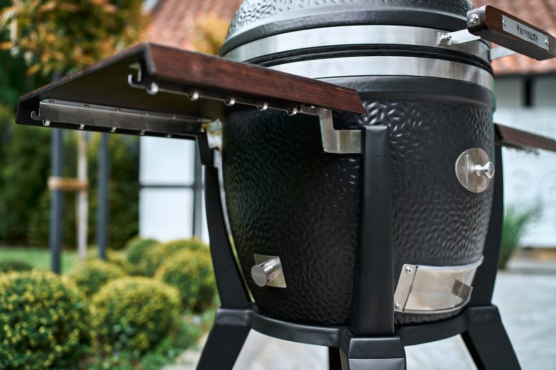 Monolith Grill AVANTGARDE.55 Satin-Mattschwarz - mit Gestell + Seitentischen - inkl. Zubehör-Starterpaket