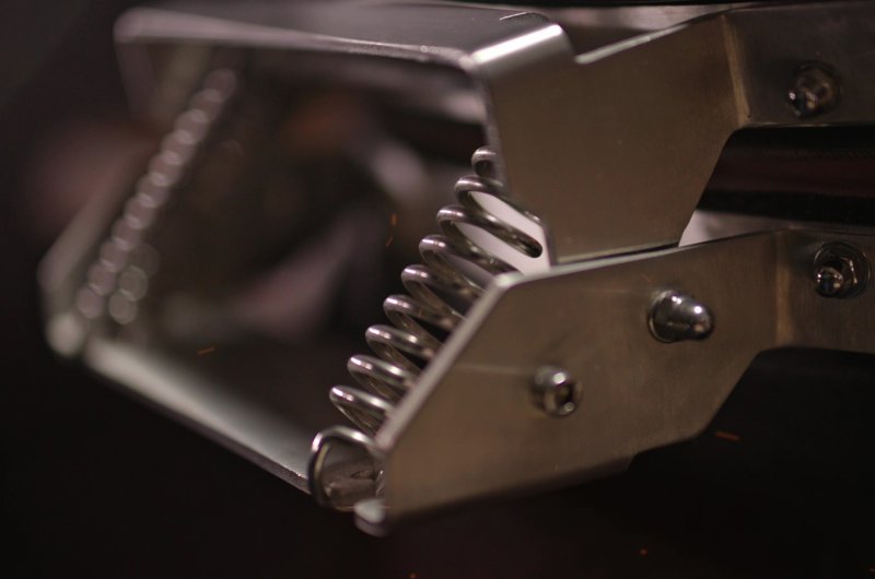 Monolith Grill AVANTGARDE.66 - satin-matt Schwarz - mit Gestell und Seitentischen