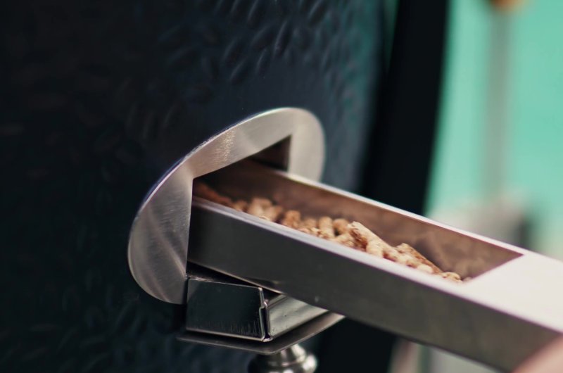 Monolith Grill AVANTGARDE.66 - satin-matt Schwarz - mit Gestell und Seitentischen