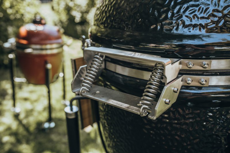 Monolith Grill CLASSIC BBQ GURU - PRO-Serie 2.0 Schwarz - MIT Gestell und Seitentischen
