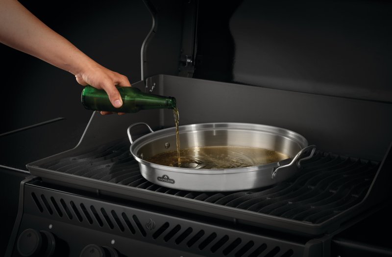 Napoleon PRO Edelstahl Hähnchenbräter / Hähnchenhalter 3in1