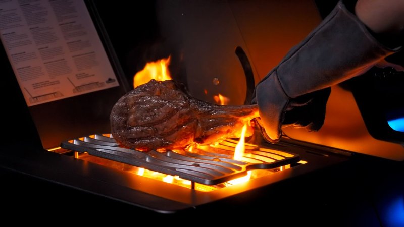 Napoleon Phantom Prestige 500 Connected Gasgrill - mit SIZZLE Zone und Heckbrenner - Edelstahl-Gussroste - 50 Jahre Napoleon Edition Heritage Blue - mit Jubliäums-Box