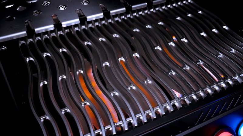 Napoleon Phantom Prestige 500 Connected Gasgrill - mit SIZZLE Zone und Heckbrenner - Edelstahl-Gussroste - 50 Jahre Edition Heritage Blue - mit Jubliäums-Box