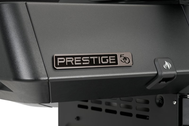 Napoleon Phantom Prestige 500 Connected Gasgrill - mit SIZZLE Zone und Heckbrenner - Edelstahl-Gussroste - 50 Jahre Napoleon Edition Heritage Blue - mit Jubliäums-Box