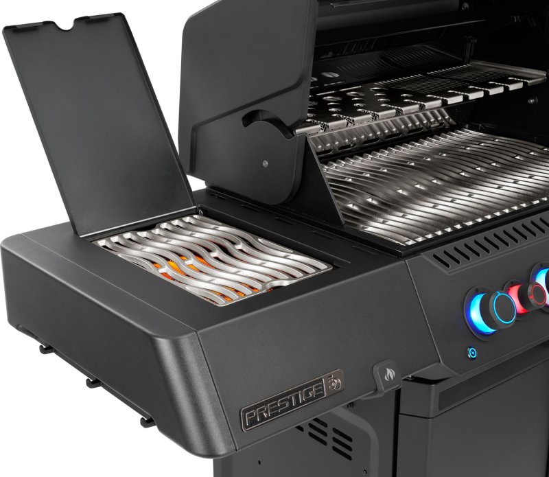 Napoleon Phantom Prestige 500 Connected Gasgrill - mit SIZZLE Zone und Heckbrenner - Edelstahl-Gussroste - 50 Jahre Edition Heritage Blue - mit Jubliäums-Box