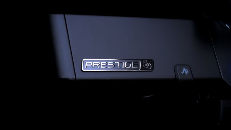 Napoleon Phantom Prestige 500 Connected Gasgrill - mit SIZZLE Zone und Heckbrenner - Edelstahl-Gussroste - 50 Jahre Edition Heritage Blue - mit Jubliäums-Box