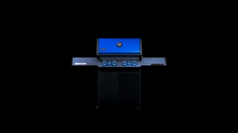 Napoleon Phantom Prestige 500 Connected Gasgrill - mit SIZZLE Zone und Heckbrenner - Edelstahl-Gussroste - 50 Jahre Napoleon Edition Heritage Blue - mit Jubliäums-Box