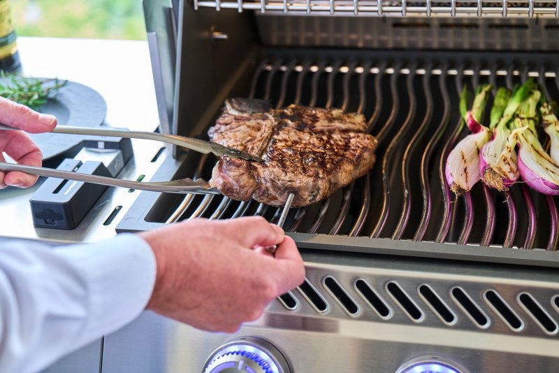 Napoleon Prestige PRO 665 Smart-Connected Gasgrill, Edelstahl - inkl. Drehspieß - Modell 2026