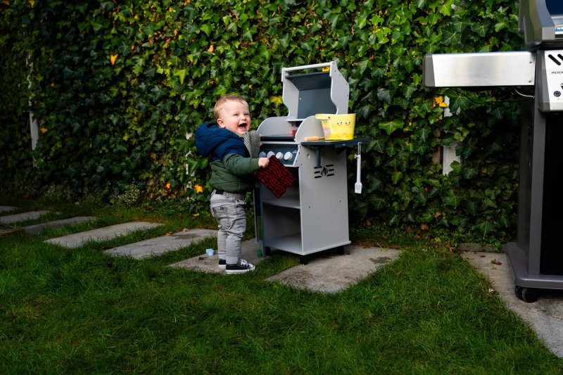 Napoleon Kids Grill inkl. BBQ Zubehör - Rogue SE 425, schwarz - Holzspielzeug für Kinder