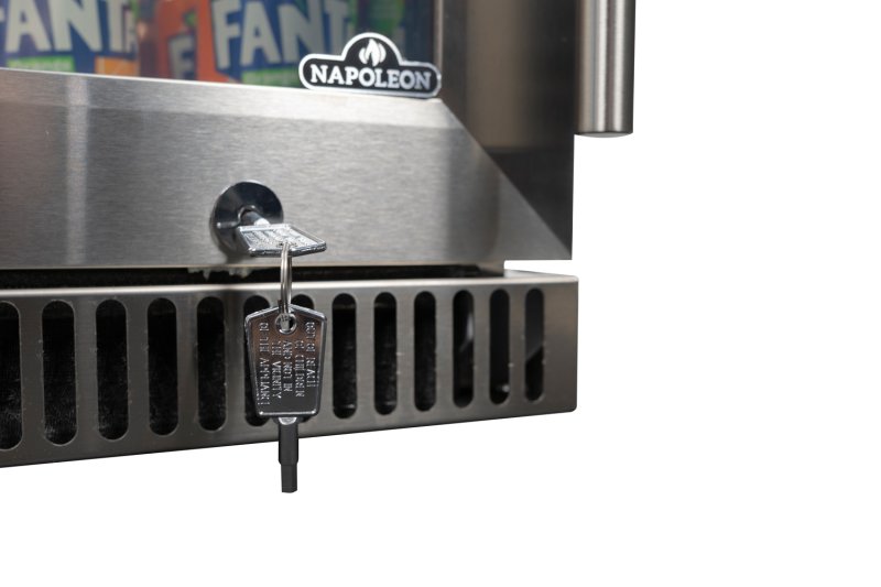 Napoleon Outdoor - Kühlschrank, 135 Liter, linksdrehende Tür mit Doppelverglasung und LED Beleuchtung - wasserdicht nach IP24