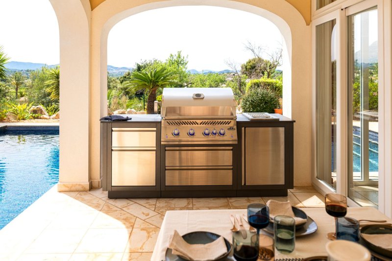 Napoleon Outdoor Küche Oasis Compact 105 mit BIG32-1 Einbaugrill und Einbau Sizzle Zone - inkl. Arbeitsplatte aus Feinsteinzeug