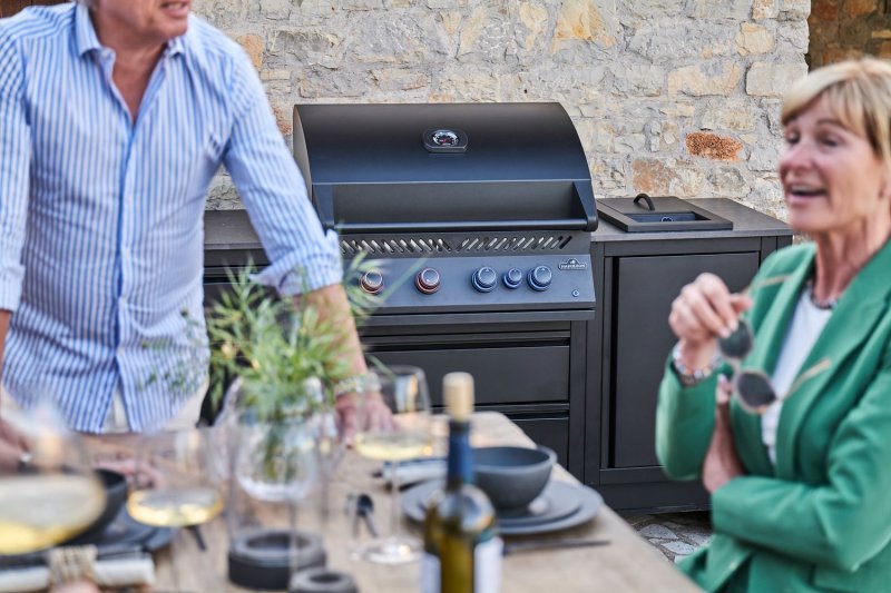 Napoleon Oasis Compact 106 Outdoor Küche - mattschwarz - mit BIG32 Einbaugrill und Einbau SIZZLE ZONE - inkl. Arbeitsplatte aus Feinsteinzeug