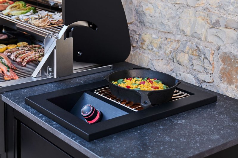 Napoleon Oasis Compact 105 Outdoor Küche - mattschwarz - mit BIG32 Einbaugrill und Einbau SIZZLE ZONE - inkl. Arbeitsplatte aus Feinsteinzeug