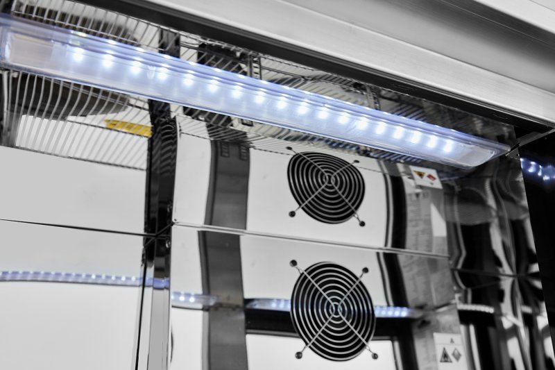 Napoleon Outdoor - Kühlschrank, 210 Liter, 2-türig mit Doppelverglasung und LED Beleuchtung - wasserdicht nach IP24