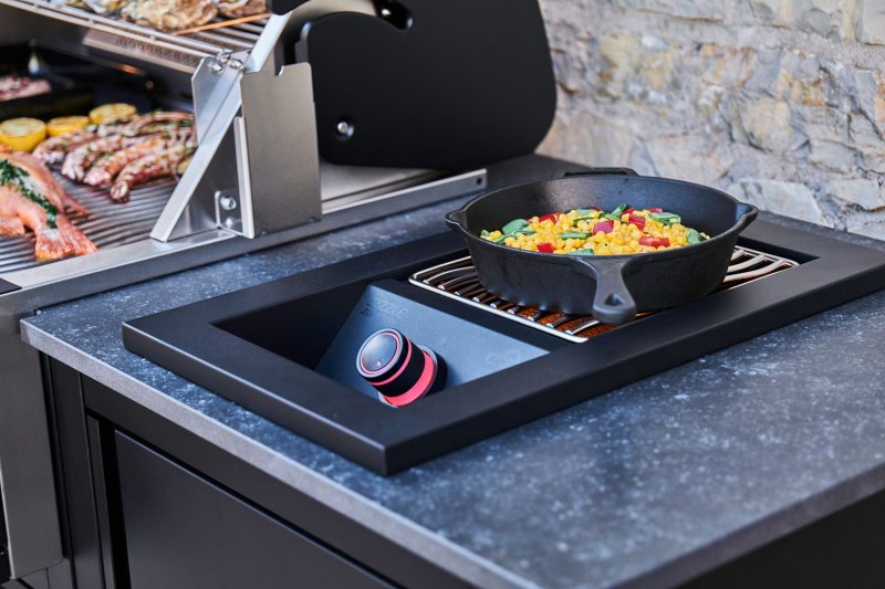 Napoleon Oasis Compact 106 Outdoor Küche - mattschwarz - mit BIG32 Einbaugrill und Einbau SIZZLE ZONE - inkl. Arbeitsplatte aus Feinsteinzeug