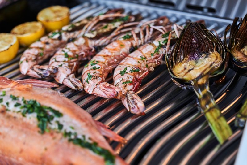 Napoleon Oasis Compact 106 Outdoor Küche - mattschwarz - mit BIG32 Einbaugrill und Einbau SIZZLE ZONE - inkl. Arbeitsplatte aus Feinsteinzeug