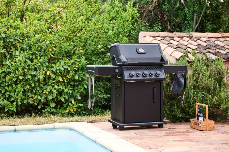 Napoleon Phantom Rogue PRO-S 425 Gasgrill - mit SIZZLE ZONE™ und Heckbrenner - mit Edelstahlrosten, Mattschwarz - NEU 2025