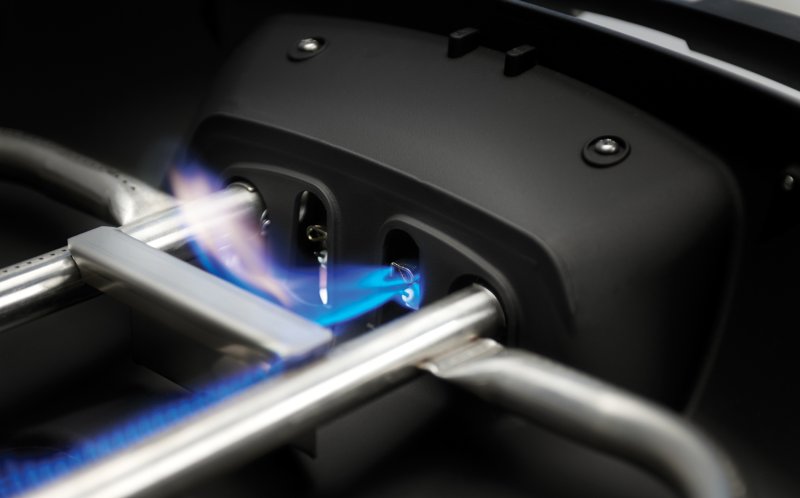 Napoleon Phantom TravelQ PRO285X Kompakt Gasgrill, mattschwarz - mit klappbarem Wagen inkl. Warmhalterost - Modell 2025