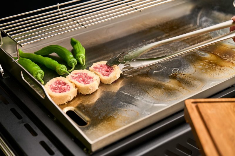 Napoleon Plancha Grill Phantom Rogue Pro 30 - mattschwarz - mit Sizzle Zone + Edelstahlplancha 70 x 44 cm