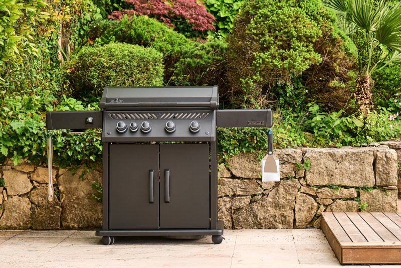 Napoleon Plancha Grill Phantom Rogue Pro 30 - mattschwarz - mit Sizzle Zone + Edelstahlplancha 70 x 44 cm