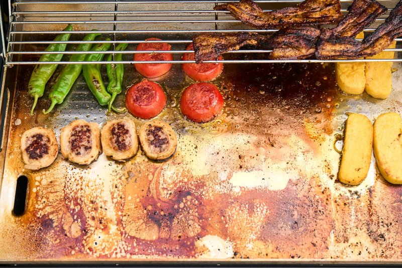 Napoleon Plancha Grill Phantom Rogue Pro 30 - mattschwarz - mit Sizzle Zone + Edelstahlplancha 70 x 44 cm