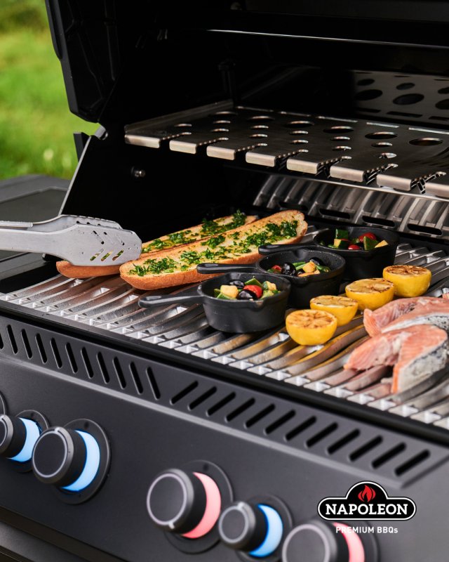 Napoleon Phantom Prestige 500 Connected Gasgrill - mit SIZZLE Zone und Heckbrenner - Edelstahl-Gussroste, Mattschwarz - Modell 2025