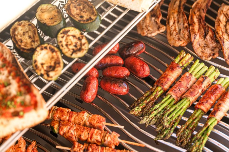 Napoleon Outdoor Küche Oasis Compact 105 mit Prestige 500 Einbaugrill und Einbau Sizzle Zone - inkl. Arbeitsplatte aus Feinsteinzeug