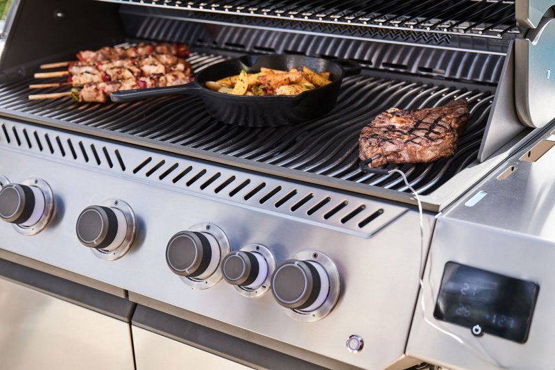 Napoleon Prestige 665 Connected Edelstahl Gasgrill - mit SIZZLE ZONE und Heckbrenner - Modell 2025