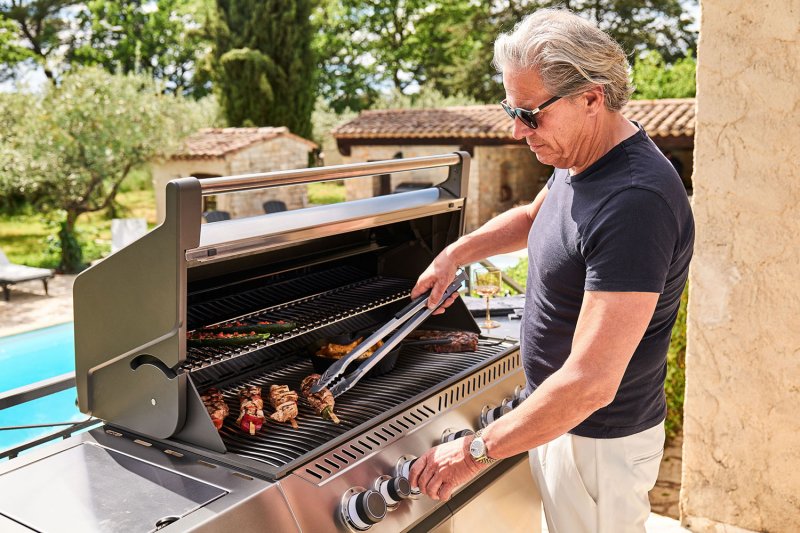 Napoleon Prestige 665 Connected Edelstahl Gasgrill - mit SIZZLE ZONE und Heckbrenner - Modell 2025