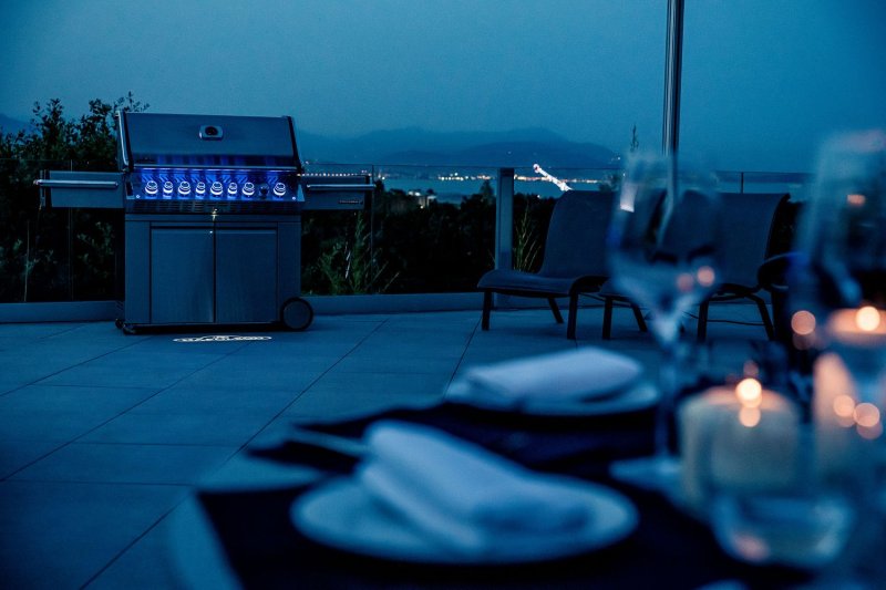 Napoleon Prestige Pro 665 Edelstahl Gasgrill, Erdgas inkl. Drehspieß - Modell 2025