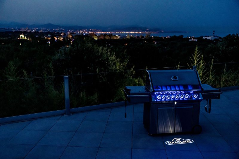 Napoleon Prestige Pro 665 Edelstahl Gasgrill, Erdgas inkl. Drehspieß - Modell 2025