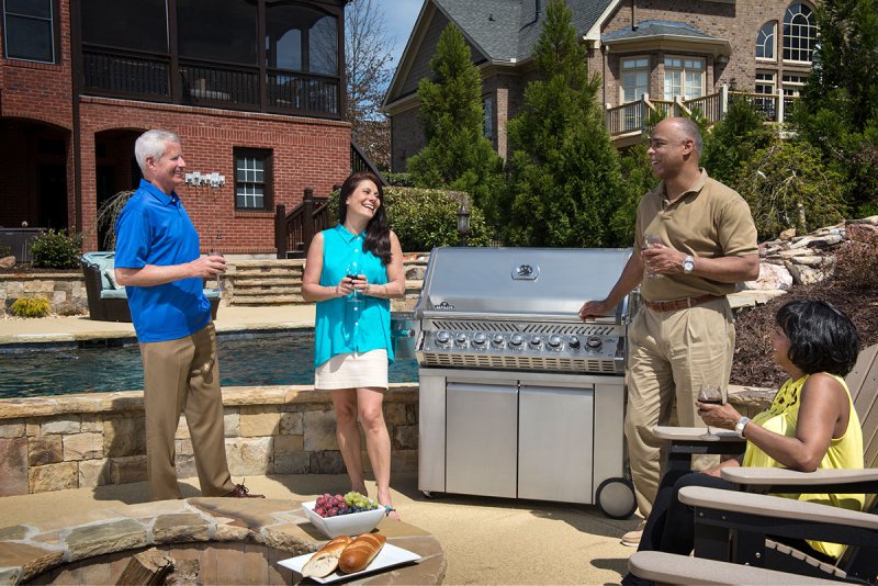 Napoleon Prestige Pro 665 Edelstahl Gasgrill, Erdgas inkl. Drehspieß - Modell 2025