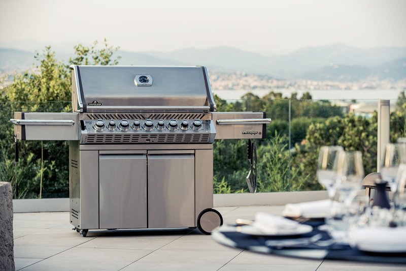 Napoleon Prestige Pro 665 Edelstahl Gasgrill, Erdgas inkl. Drehspieß - Modell 2025