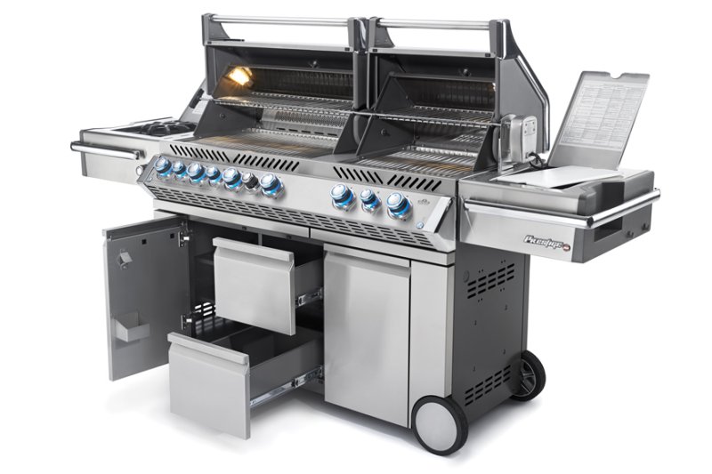 Napoleon Prestige Pro 825 Edelstahl Gasgrill inkl. Drehspieß und Bodenbeleuchtung - Modell 2025