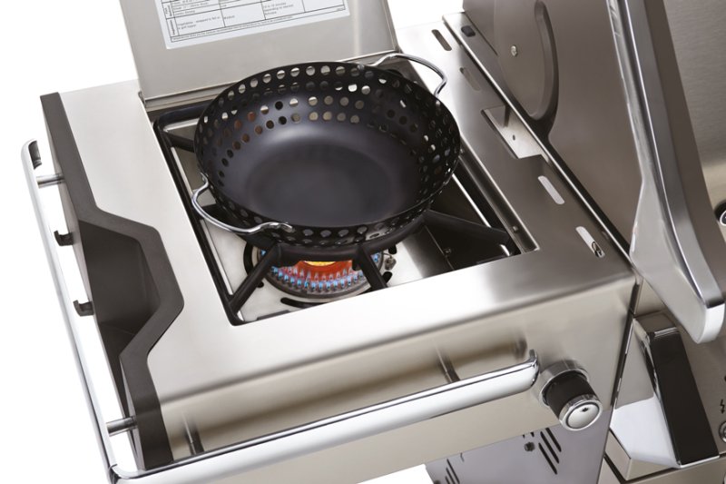 Napoleon Prestige Pro 825 Edelstahl Gasgrill inkl. Drehspieß und Bodenbeleuchtung - Modell 2025