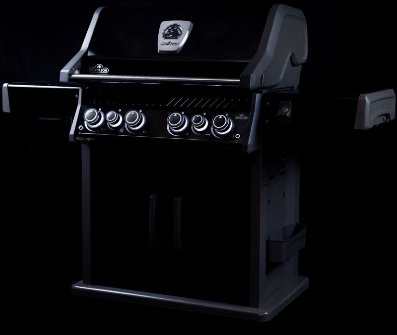 Napoleon Rogue SE 525 Gasgrill - all-black - mit Sizzle Zone und Heckbrenner - limited Edition 10 Jahre Grillfürst inkl. Abdeckhaube im Karton + Gussplatte