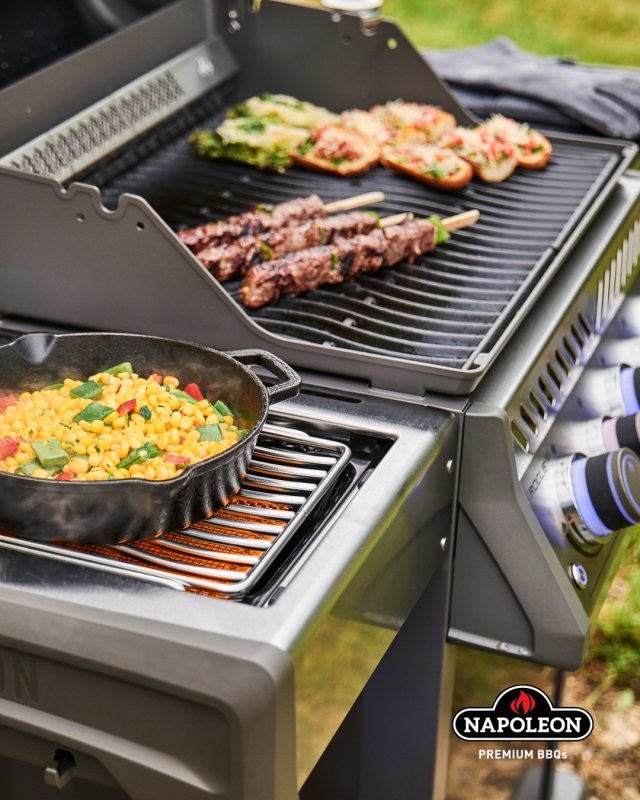 Napoleon Rogue PRO-S 425 Edelstahl Gasgrill - SIZZLE ZONE™ und Heckbrenner - mit Edelstahlrosten - Modell 2026